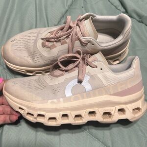 On Cloud Monster size 9